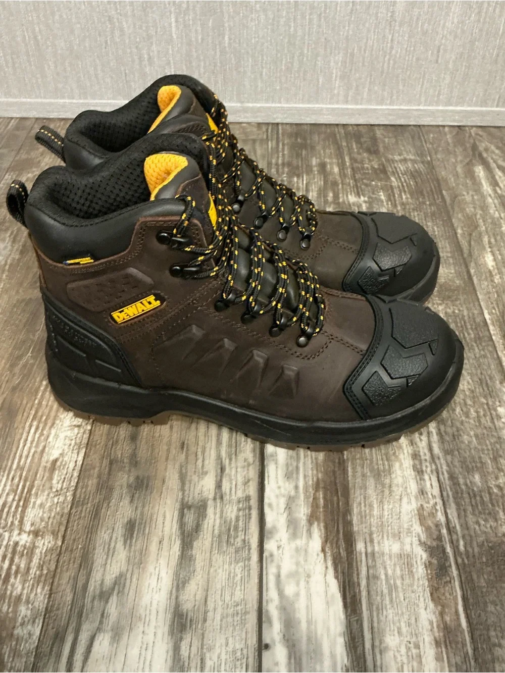 DEWALT Men's Brown Lace-Up Safety Boot 10 Wide